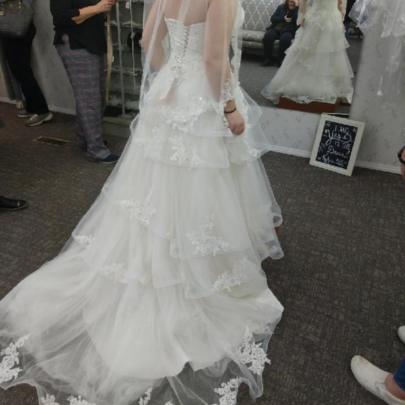 Wedding dress - Picture 3 of 3